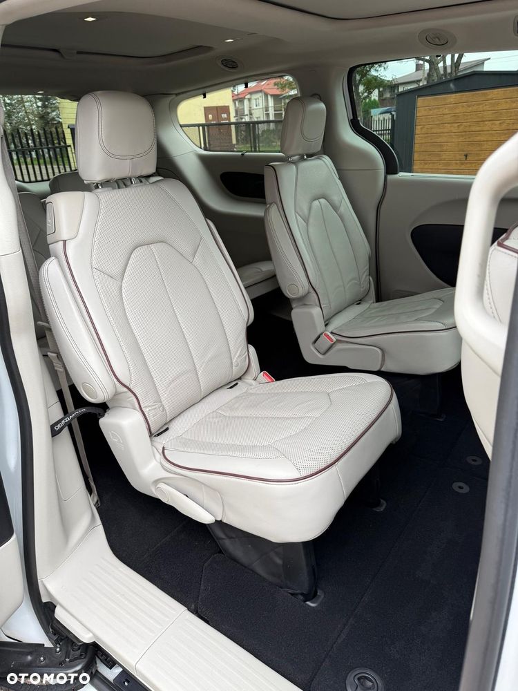 Chrysler Pacifica - 25