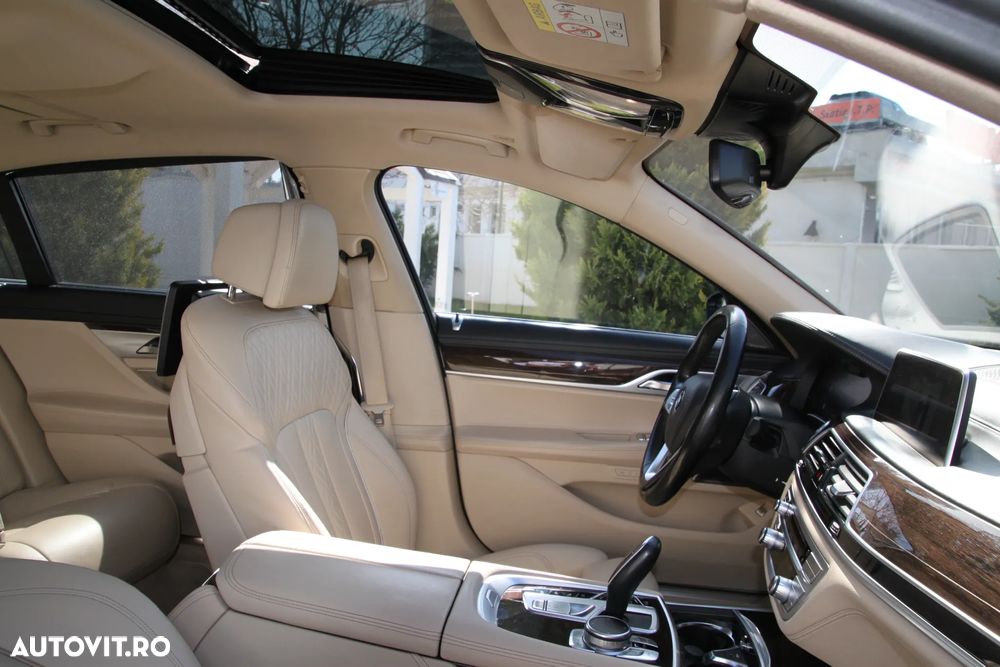 BMW Seria 7 745Le xDrive AT PHEV - 38