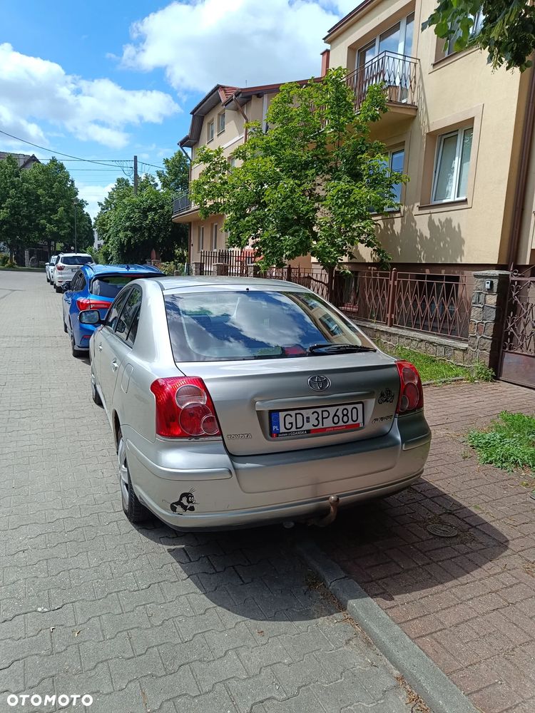 Toyota Avensis 1.8 VVT-i - 11
