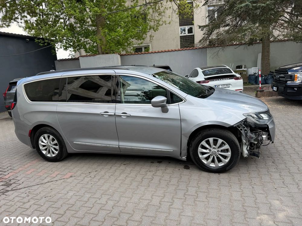 Chrysler Pacifica - 7