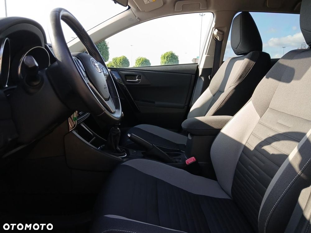 Toyota Auris 1.6 Premium Comfort - 15