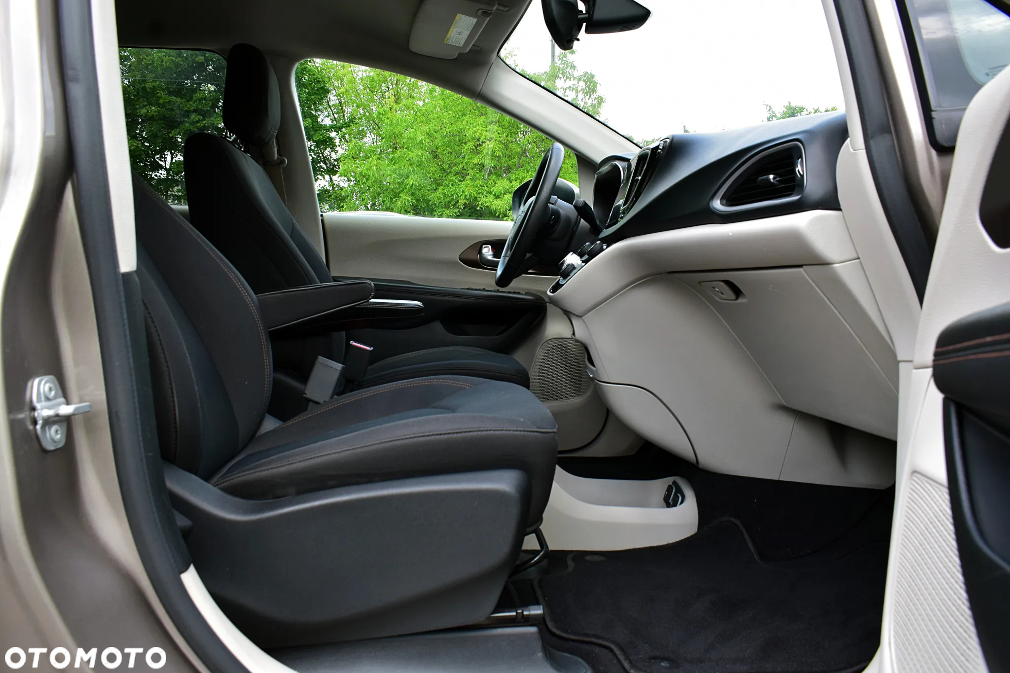 Chrysler Pacifica - 10