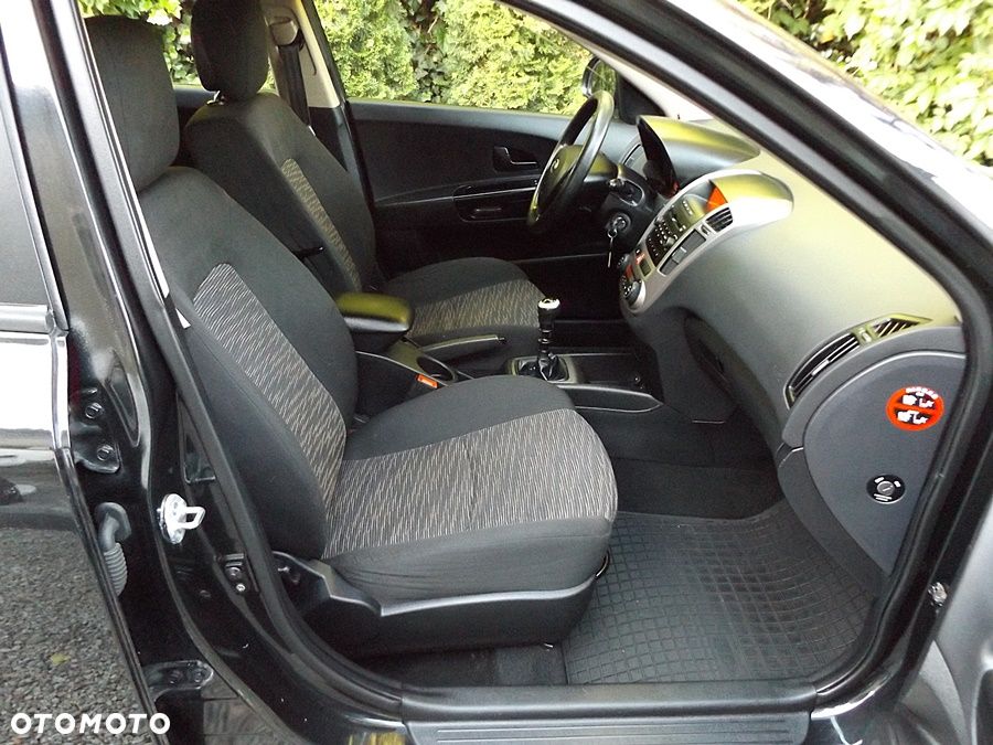 Kia Ceed - 10
