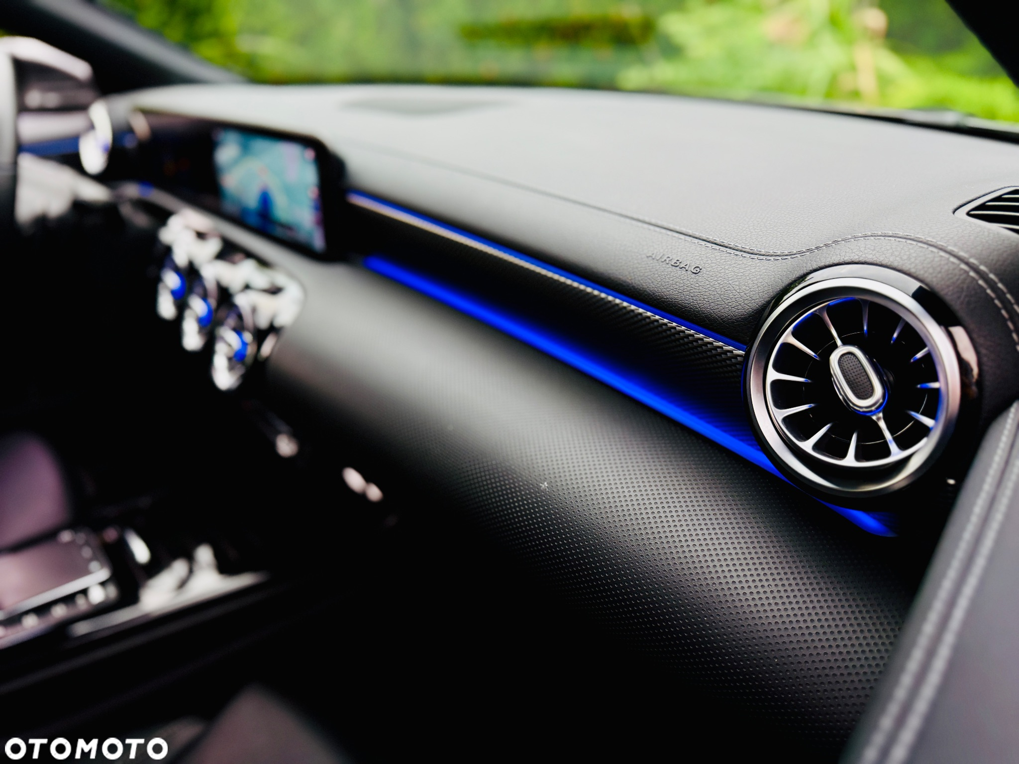 Mercedes-Benz CLA - 24