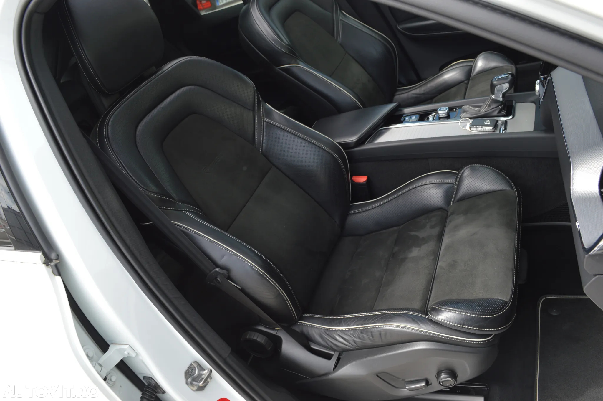 Volvo XC 60 T5 AWD Geartronic RDesign - 18