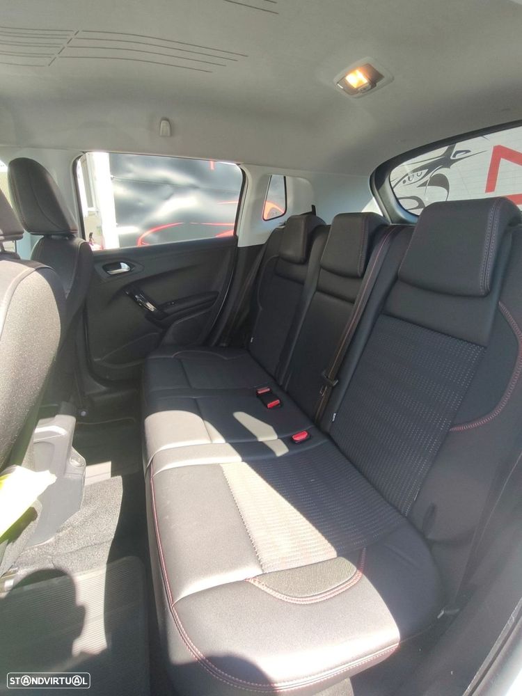 Peugeot 2008 1.2 PureTech GT Line - 11