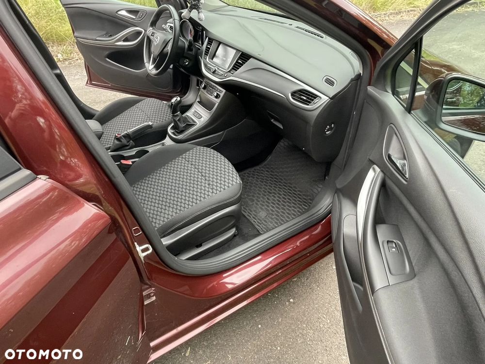 2018 Opel Astra, photograph 8