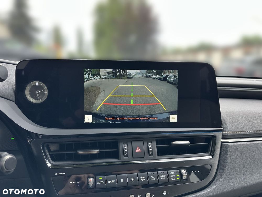 Lexus ES 300h Business Edition - 20