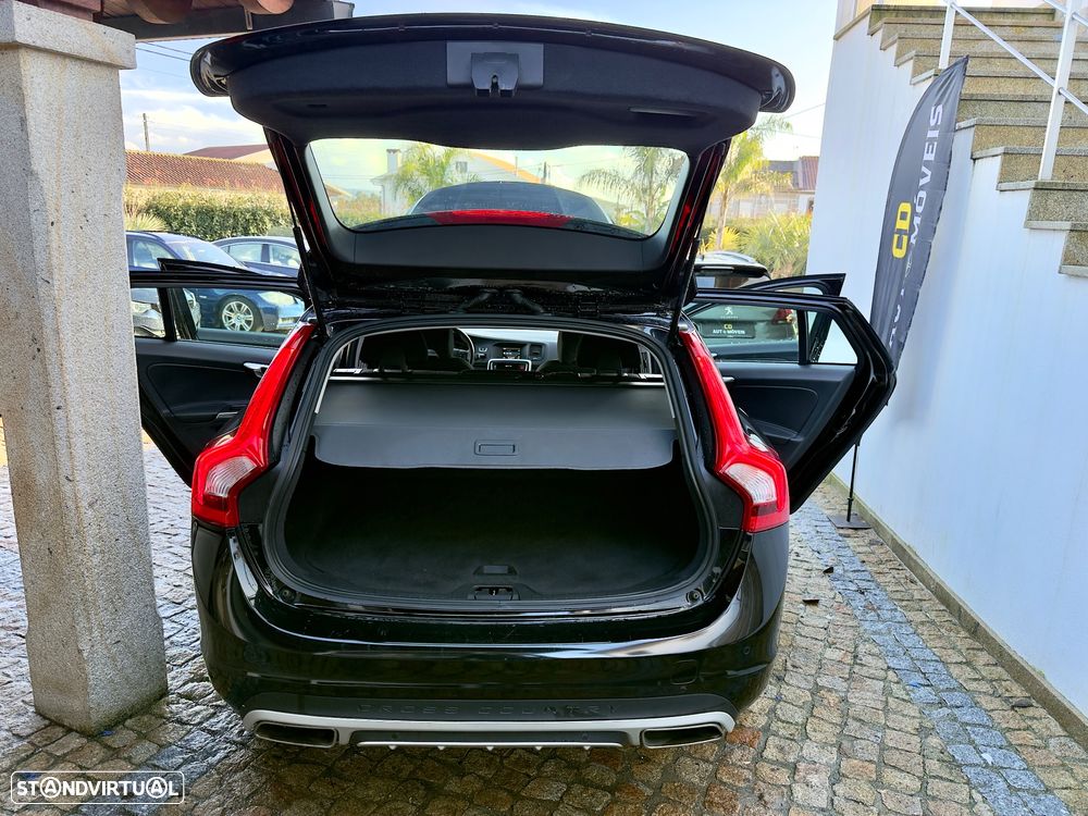 Volvo V60 Cross Country 2.0 D3 Momentum - 34