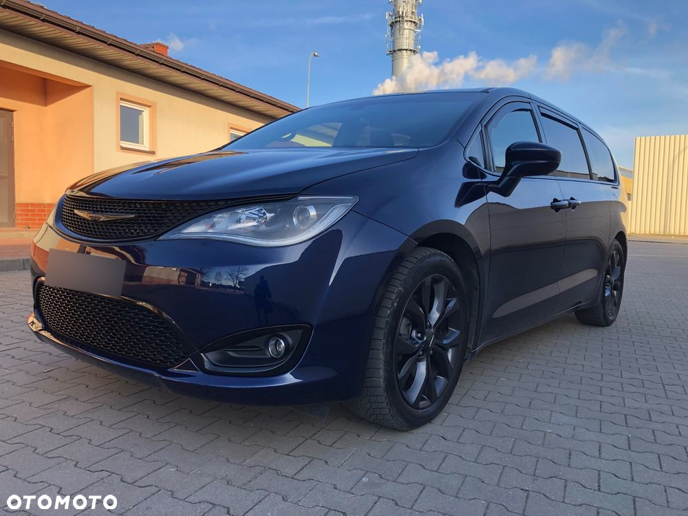 Chrysler Pacifica - 3
