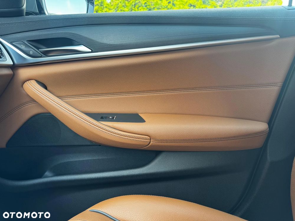 BMW Seria 5 530i mHEV Luxury Line - 13