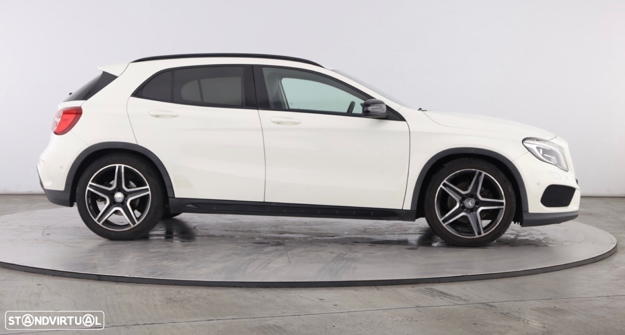 Mercedes-Benz GLA 220 CDi AMG Line - 4