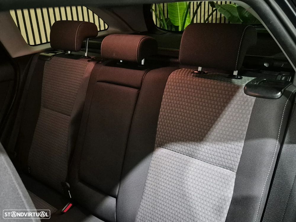 Toyota Auris Touring Sports 1.8 HSD Comfort +P.Techno+P.Sport - 29