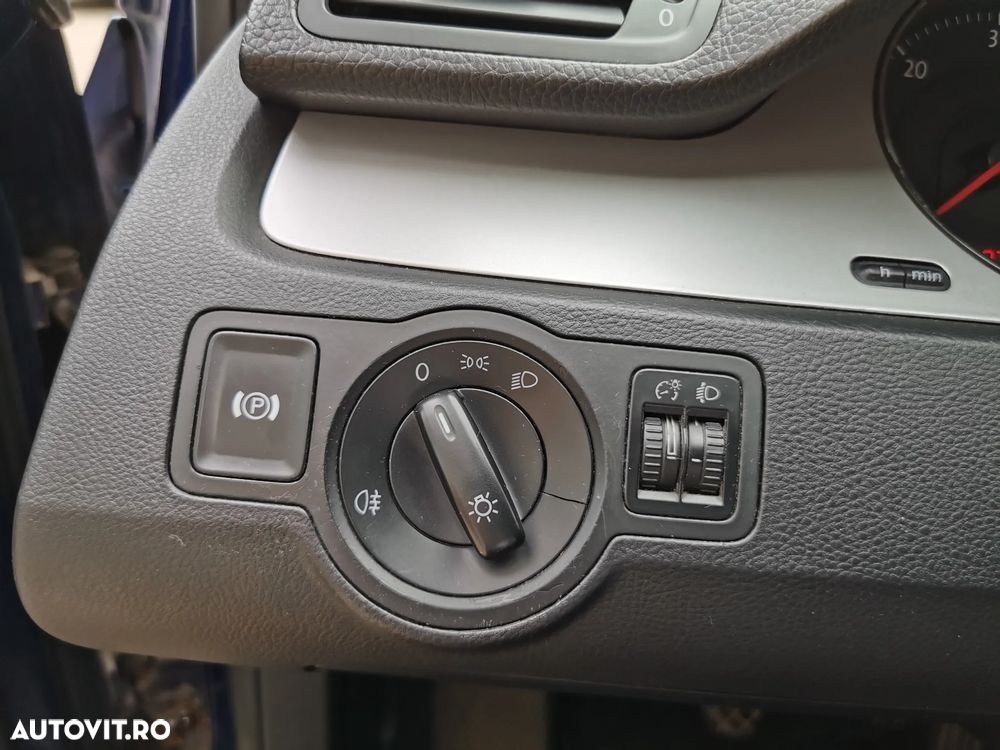 Volkswagen Passat - 29