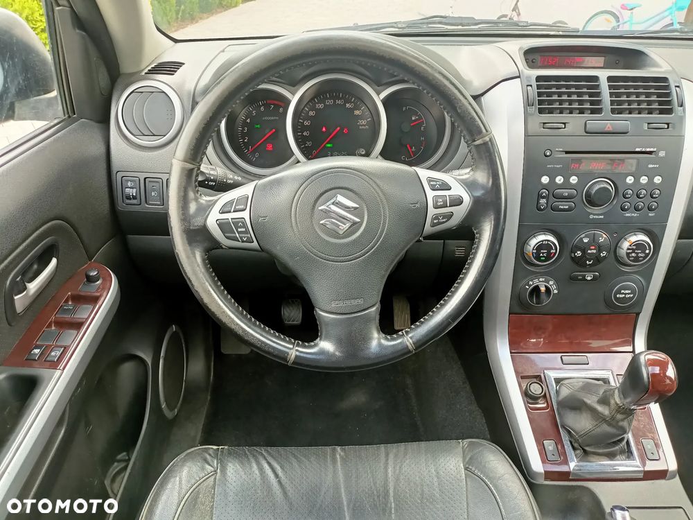 Suzuki Grand Vitara 2.0 De luxe - 13