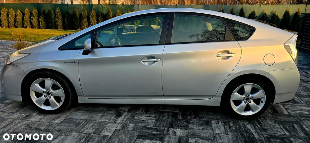 Toyota Prius (Hybrid) - 6