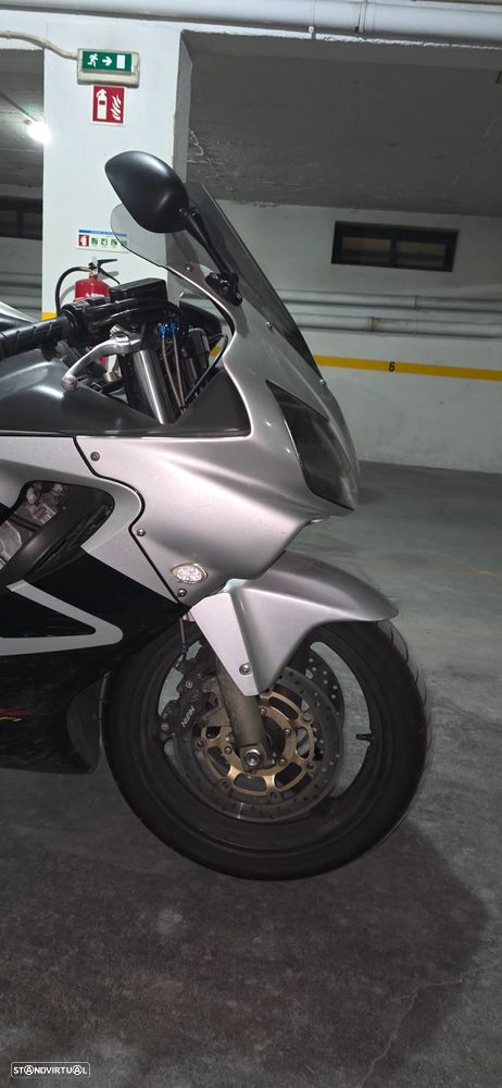 Honda CBR 600 F4i - 9