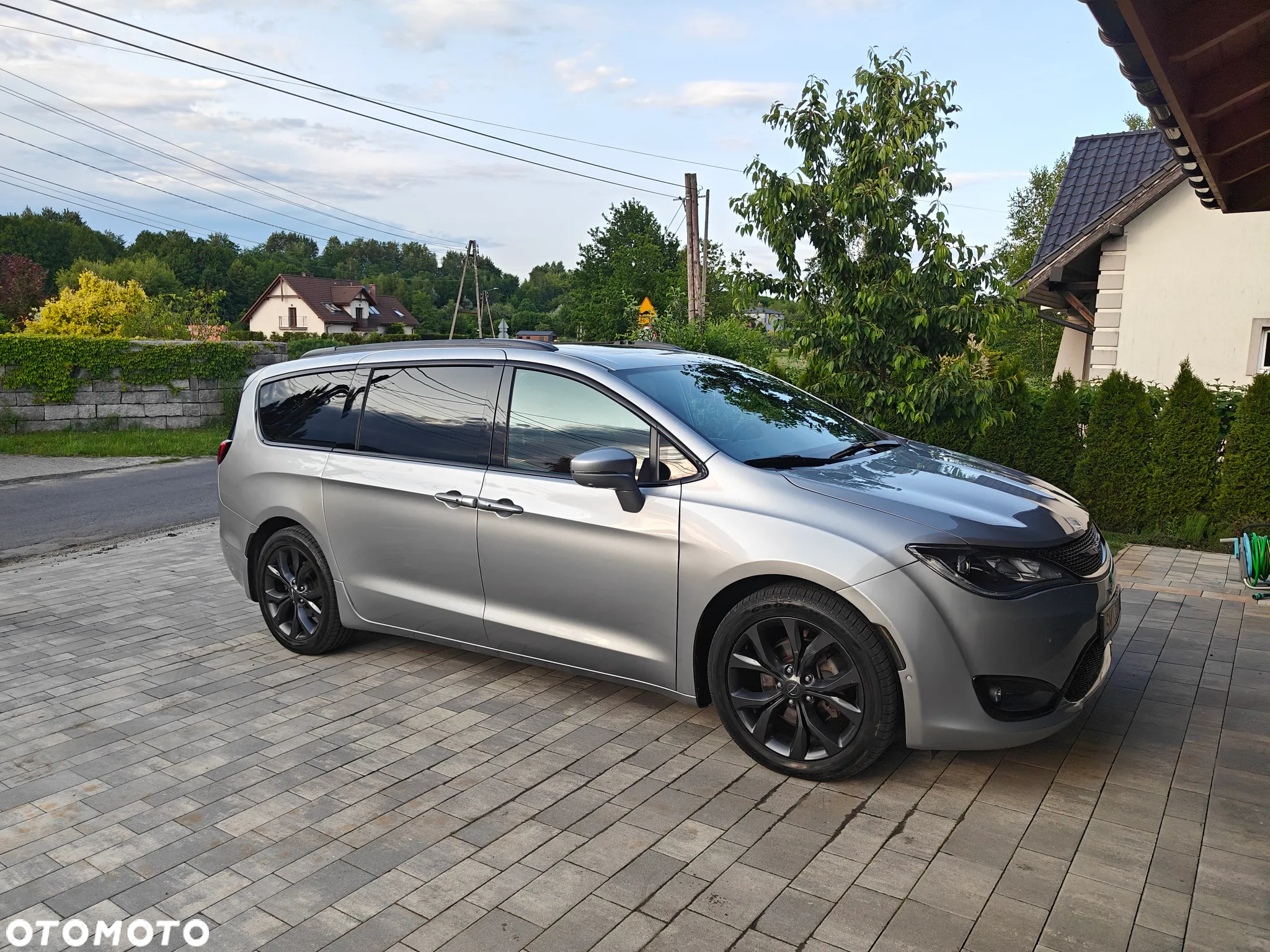 Chrysler Pacifica - 2