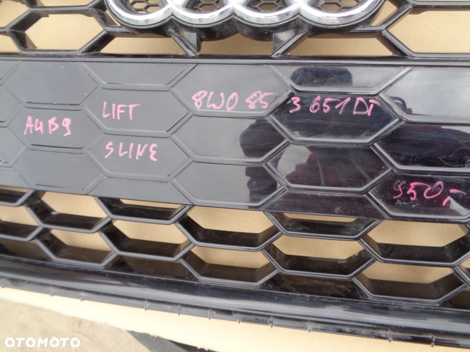 AUDI A4 B9 LIFT S-LINE GRILL - 3