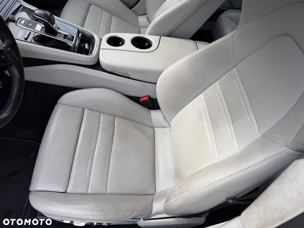 Porsche Panamera Turbo S - 13