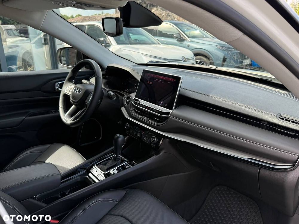 Jeep Compass - 32