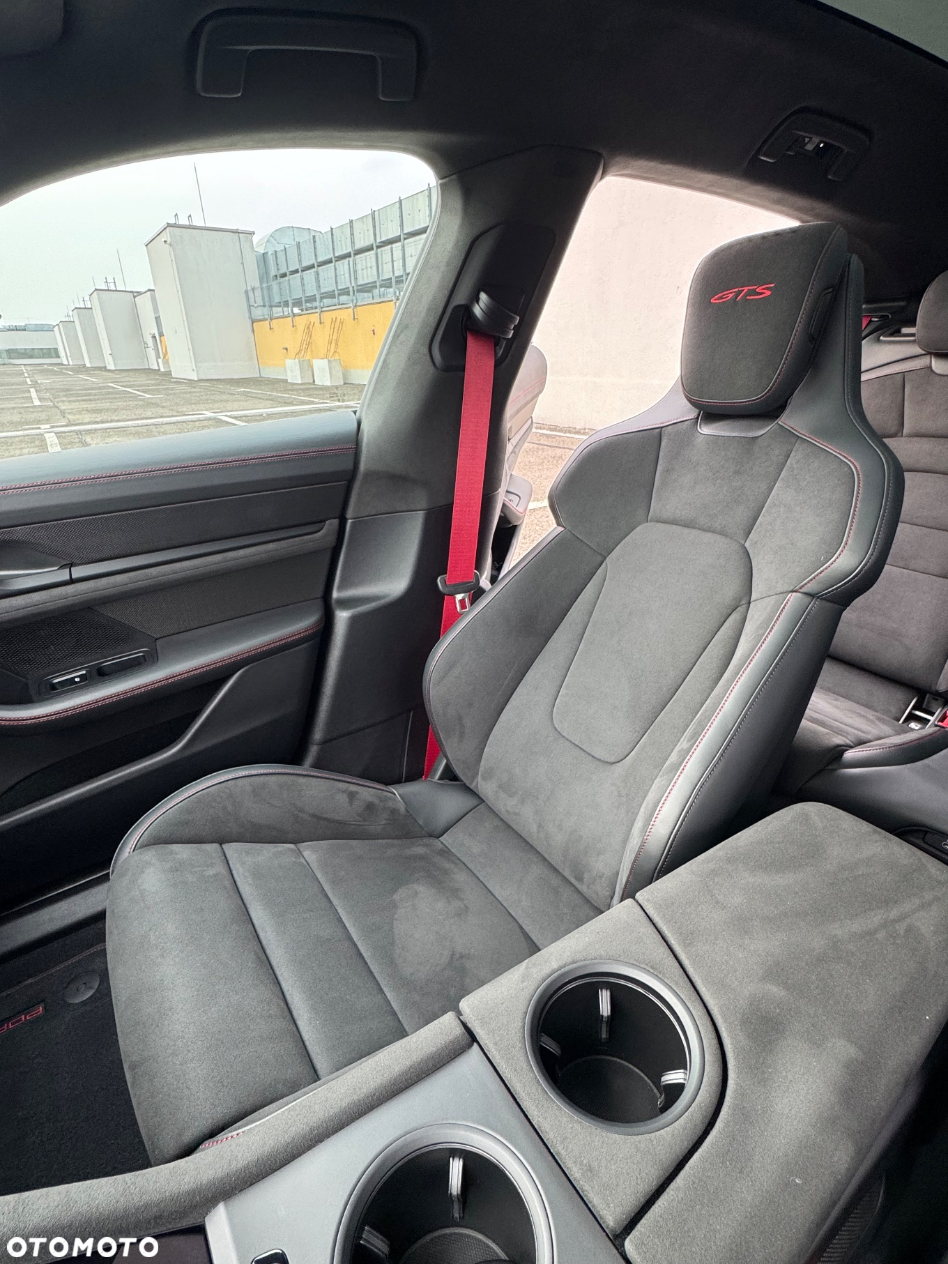 Porsche Taycan GTS Sport Turismo - 33
