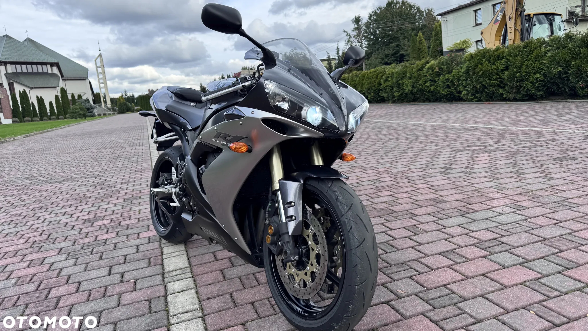 Yamaha R1 - 2