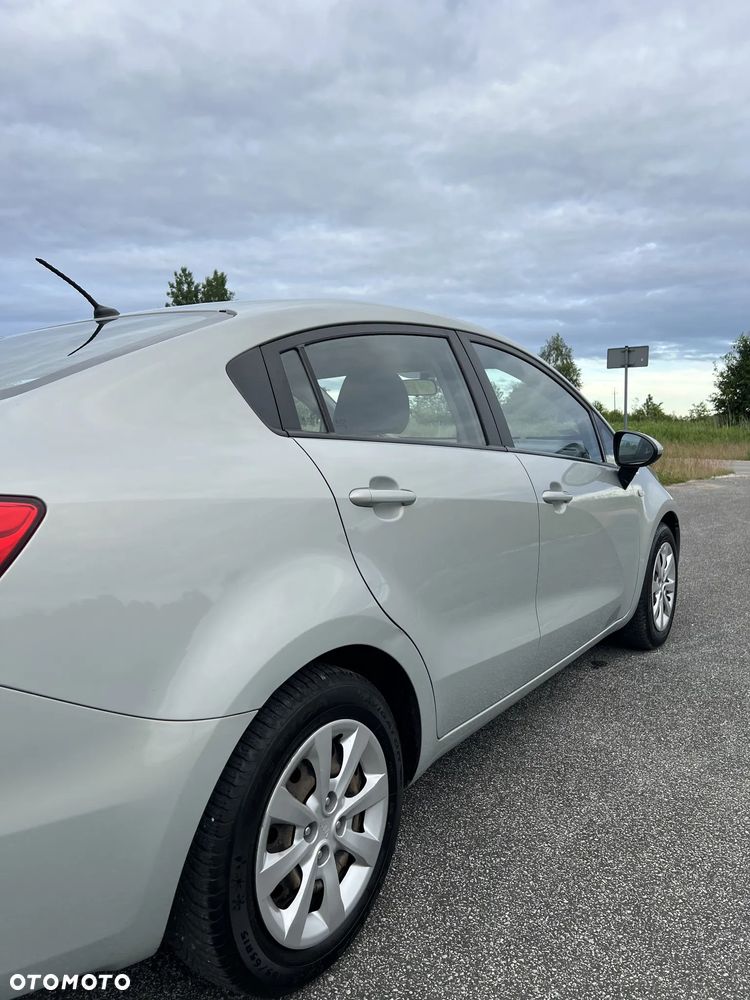 Kia Rio - 11