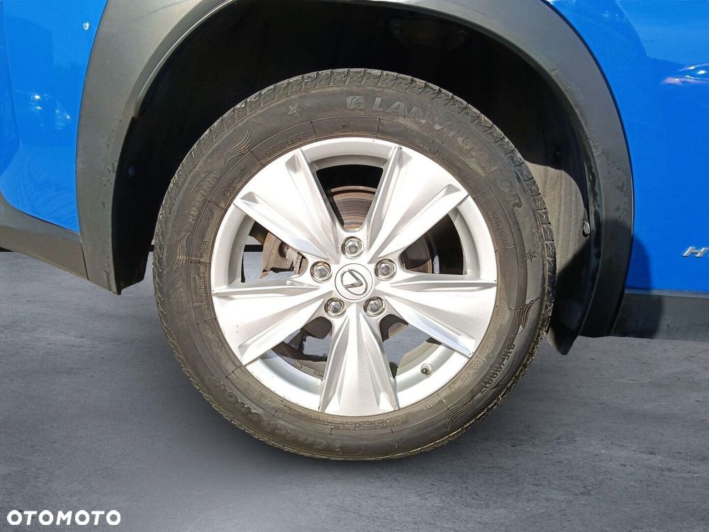 Lexus UX - 18