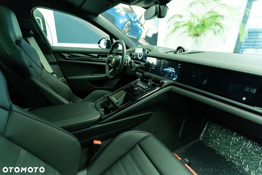 Porsche Panamera 4 E-Hybrid PHEV - 16