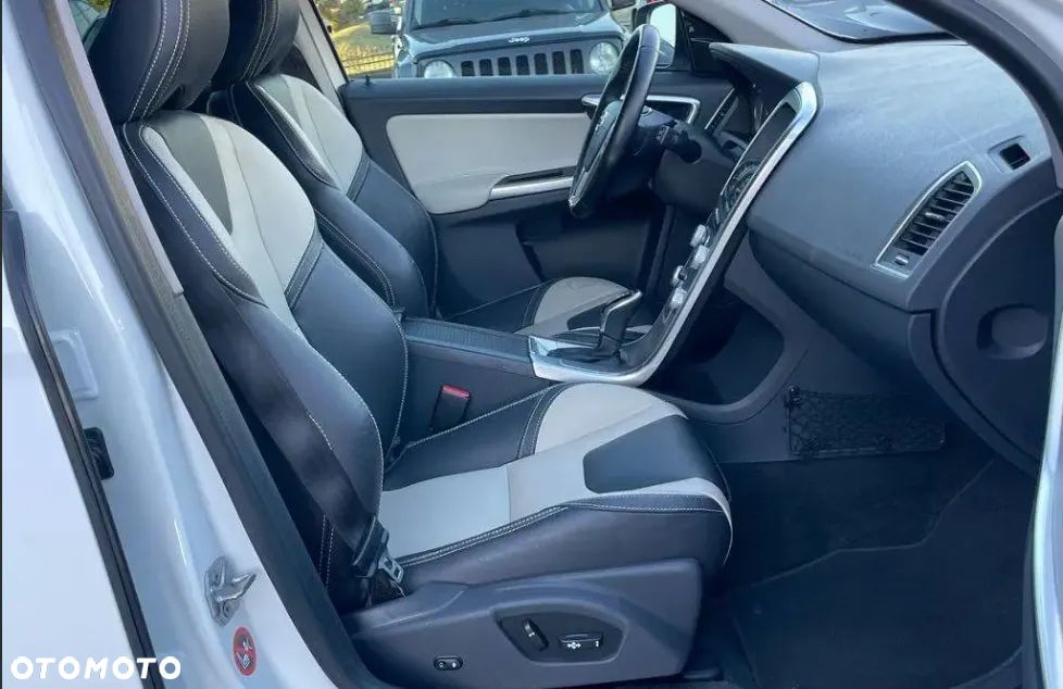 Volvo XC 60 T6 AWD Geartronic Summum - 8