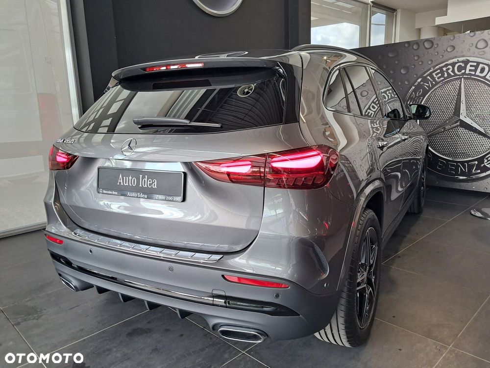 Mercedes-Benz GLA - 23