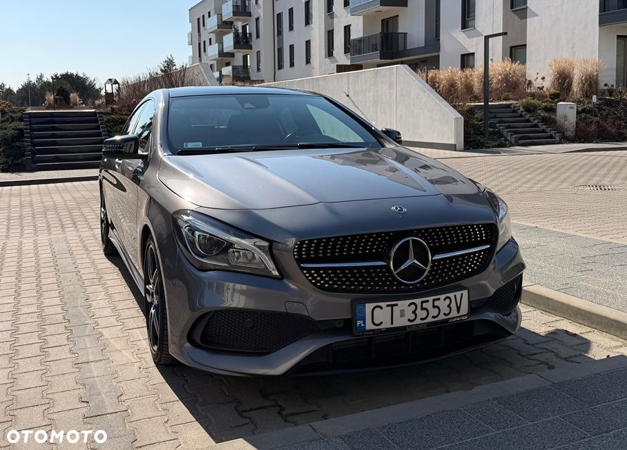 Mercedes-Benz CLA 220 4-Matic AMG Line - 11