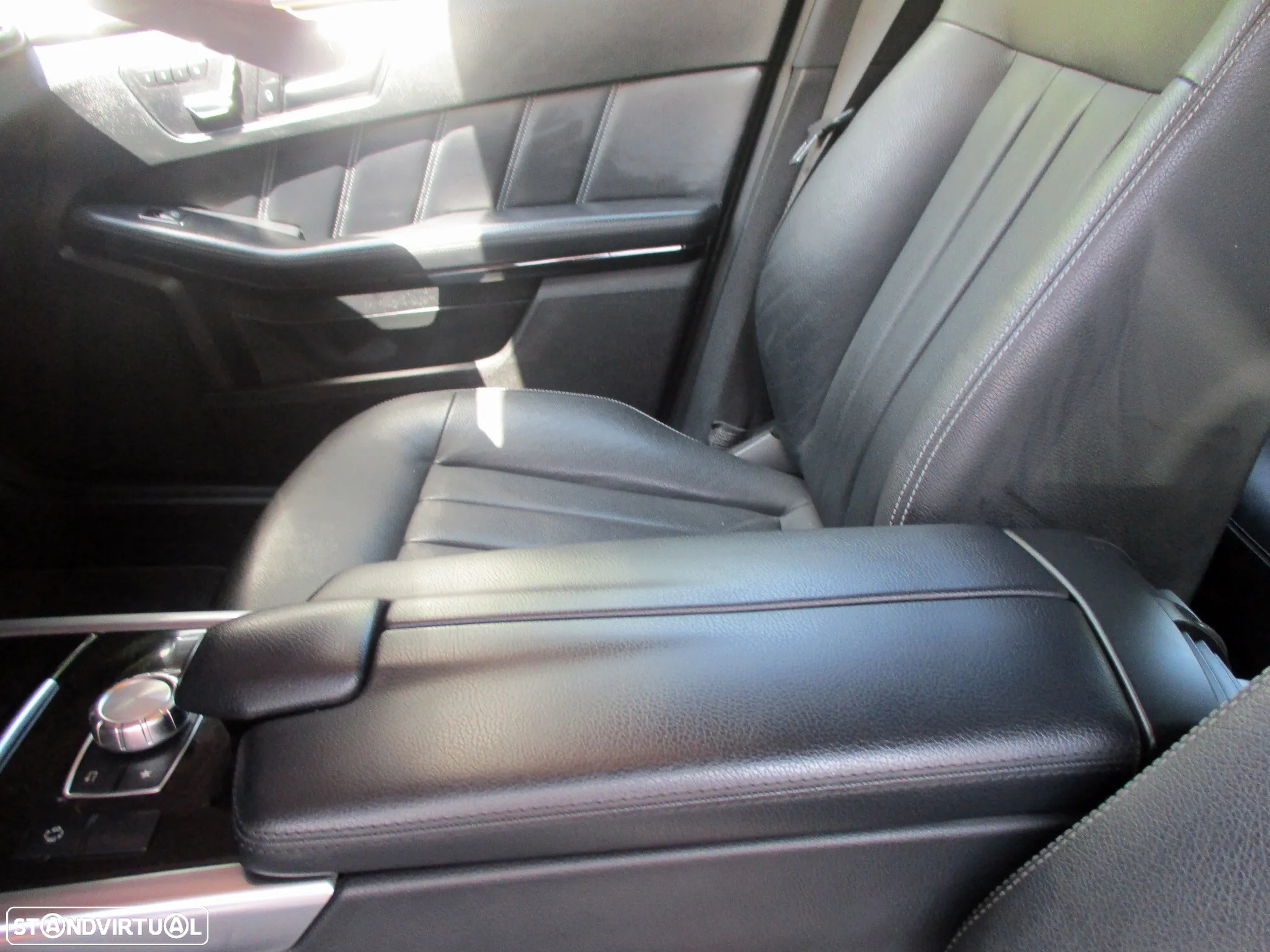 Mercedes-Benz E 220 CDi Avantgarde BlueEfficiency Auto. - 25