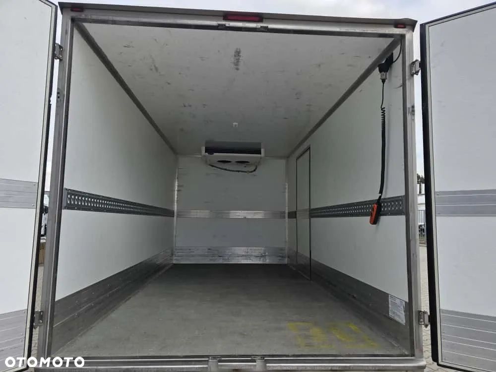 Iveco 50C18 Chłodnia Izoterma 8EP tylko 80000 km Krajowy Ledy  Agregat Carrier citymax 400 - 9