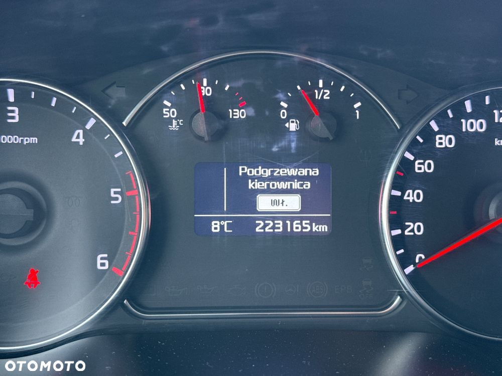 Kia Carens 1.7 CRDi XL 7os - 28