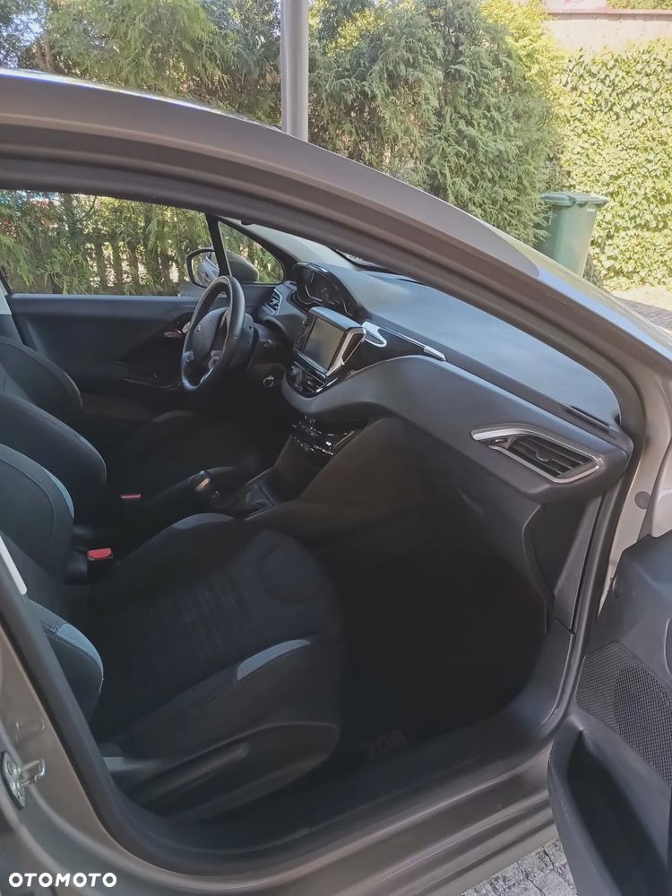 Peugeot 208 PureTech 82 Allure - 12
