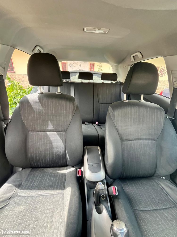 Toyota Auris 1.4 D-4D - 10