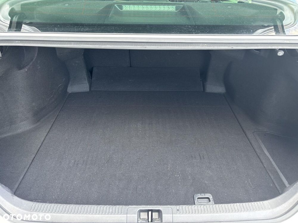 Toyota Camry 2.5 Hybrid Executive CVT - 22