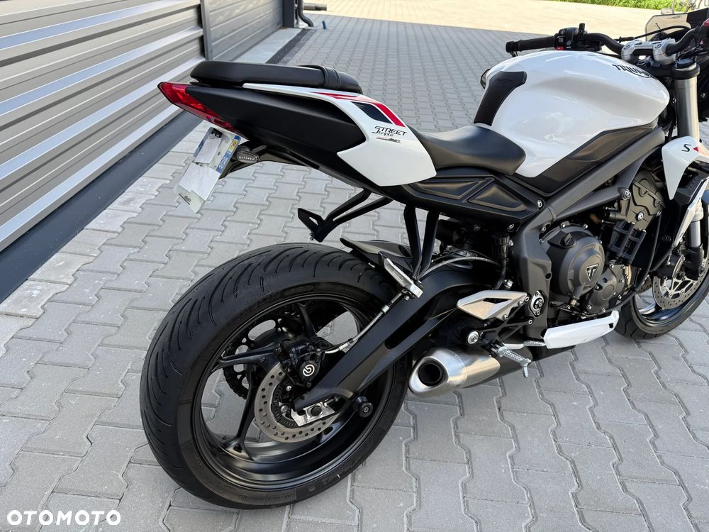 Triumph Street Triple - 20