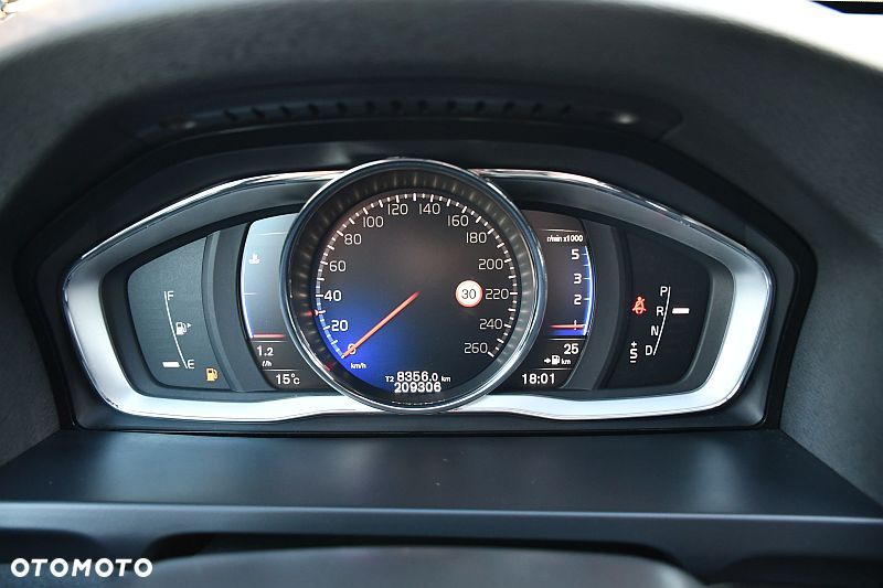 Volvo V60 D4 Geartronic RDesign - 38