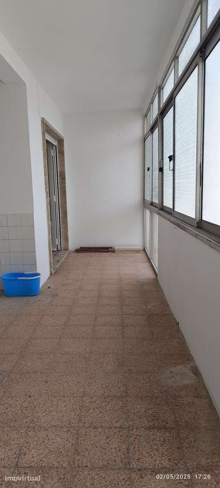 Sacavem T2 Remodelado coz-semi equipada 2 Andar - Grande imagem: 5/15