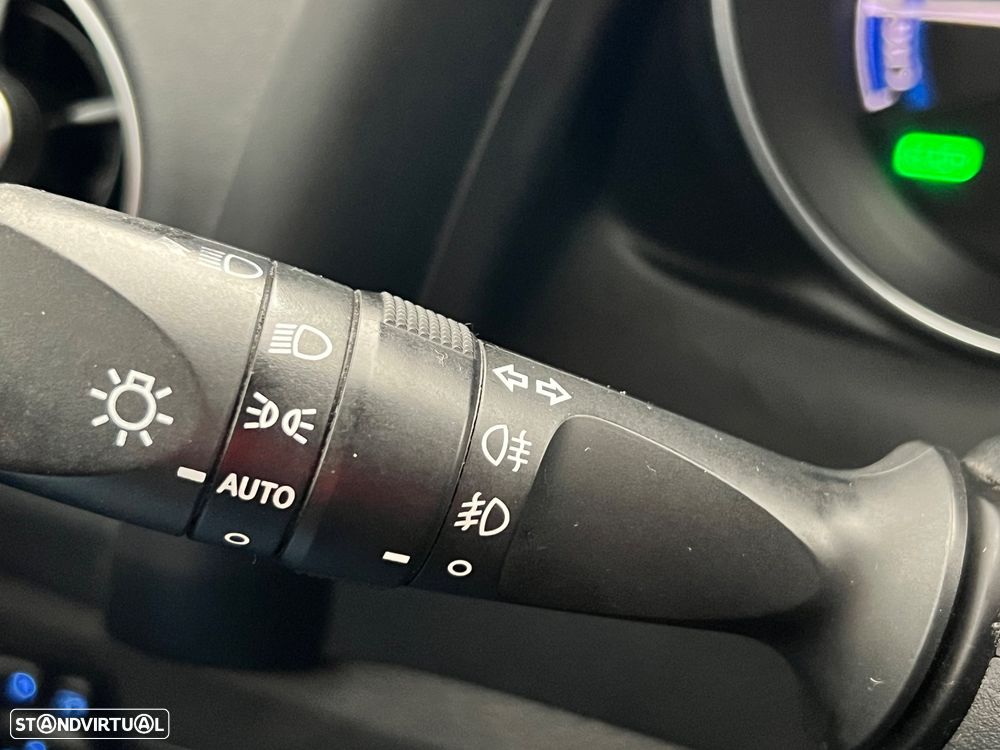 Toyota Auris Touring Sports 1.8 HSD Comfort - 23