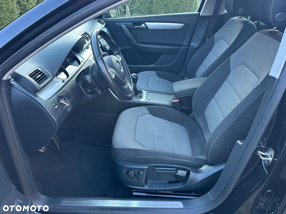 Volkswagen Passat 2.0 TDI DPF Highline - 24