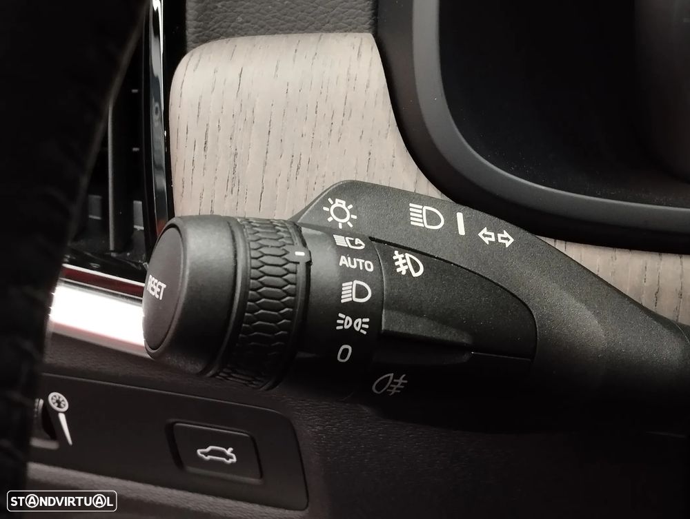 Volvo S90 2.0 B5 Inscription AWD Geartronic - 24