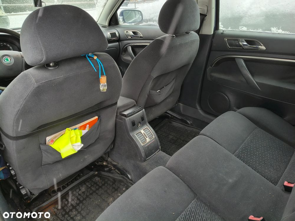 Skoda Superb 2.8 V6 Comfort - 3