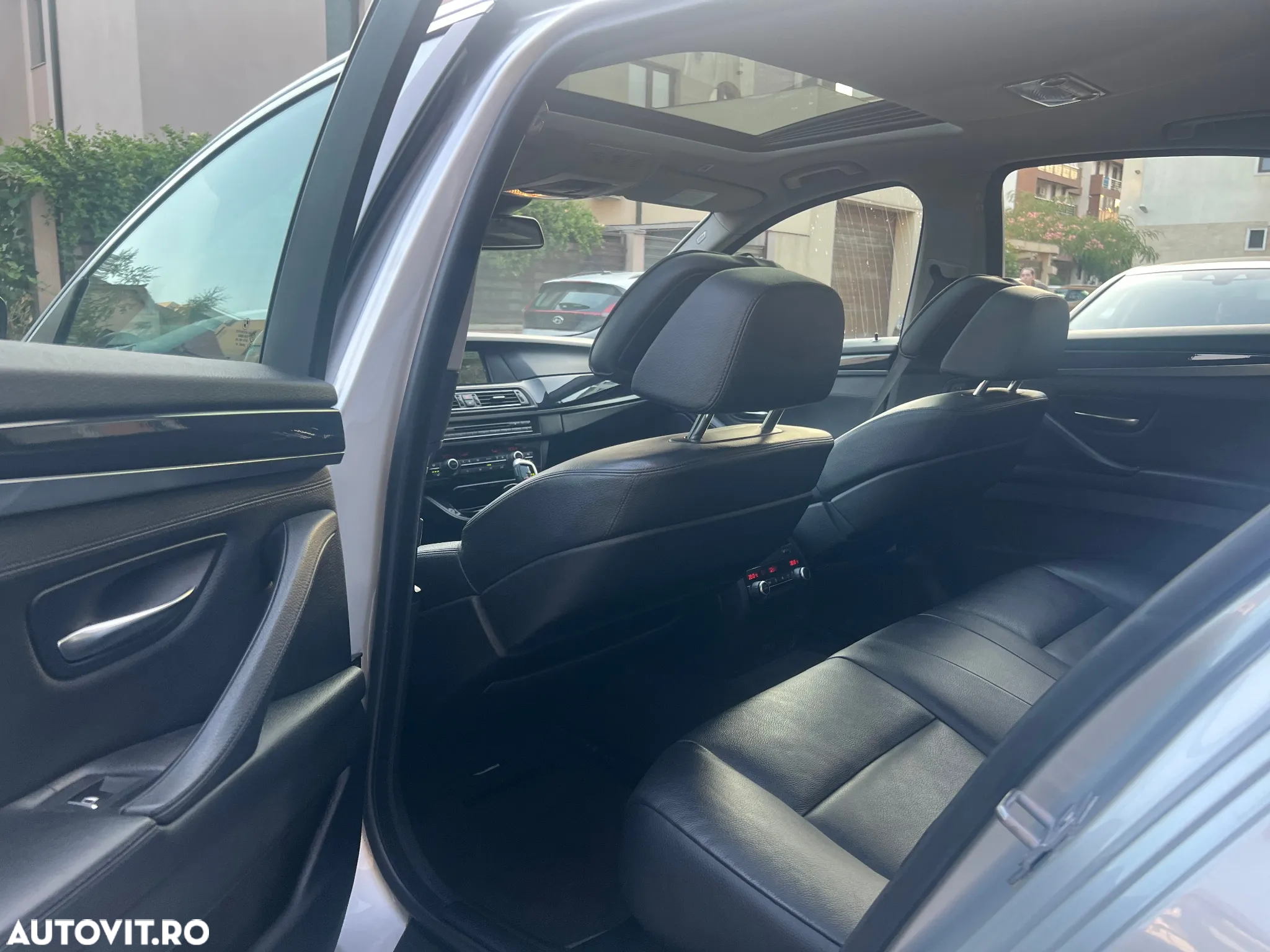 BMW Seria 5 520d - 32