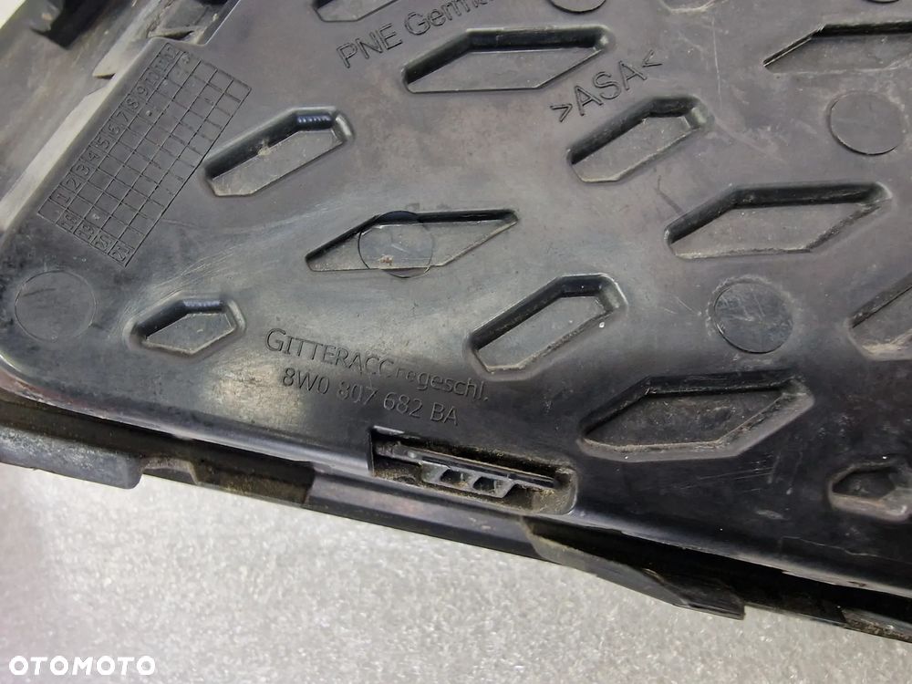 AUDI A4 / S4 B9 LIFT S-LINE COMPETITION 18- LEWA / PRAWA KRATKA BOCZNA ZDERZAKA PRZEDNIEGO PRZÓD , NR 8W0807681BA / 8W0807682BA , NR AUKCJI KB9 - 17
