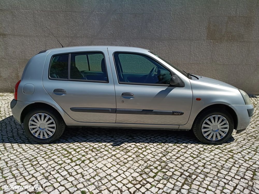 Renault Clio 1.2 16V Confort - 13