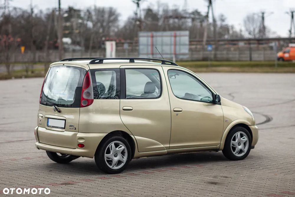 Toyota Yaris Verso 1.3 Sol - 11